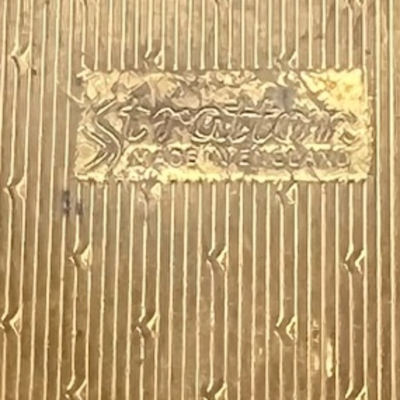 Vintage Stratton Gold Tone Metal Compact With Victorian Courting Couple Design, - Picture 7 of 7